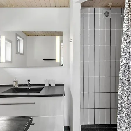 1577-aakirkeby-malurtvej-5 Holiday home Vester Somarken